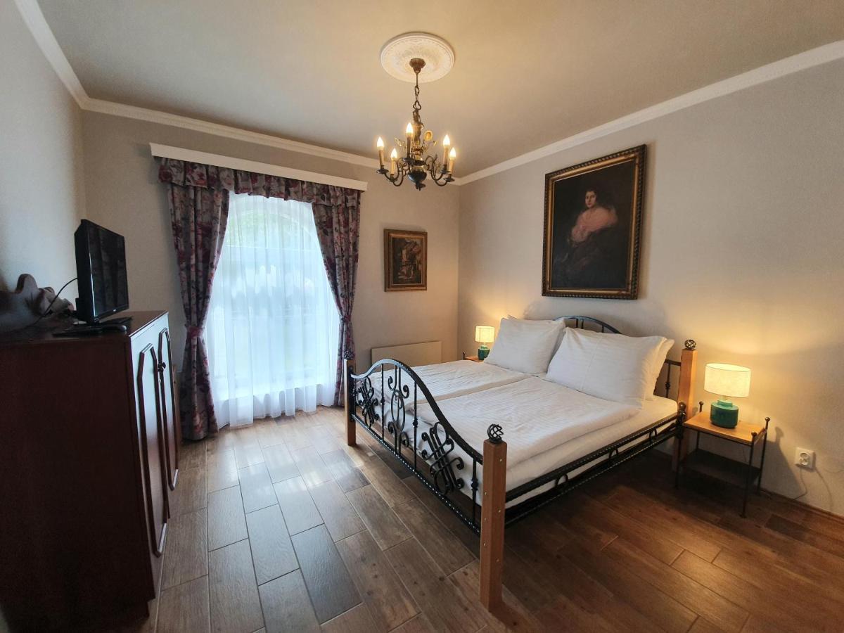 Lesni Hotel Perslak Нова-Быстршице Экстерьер фото