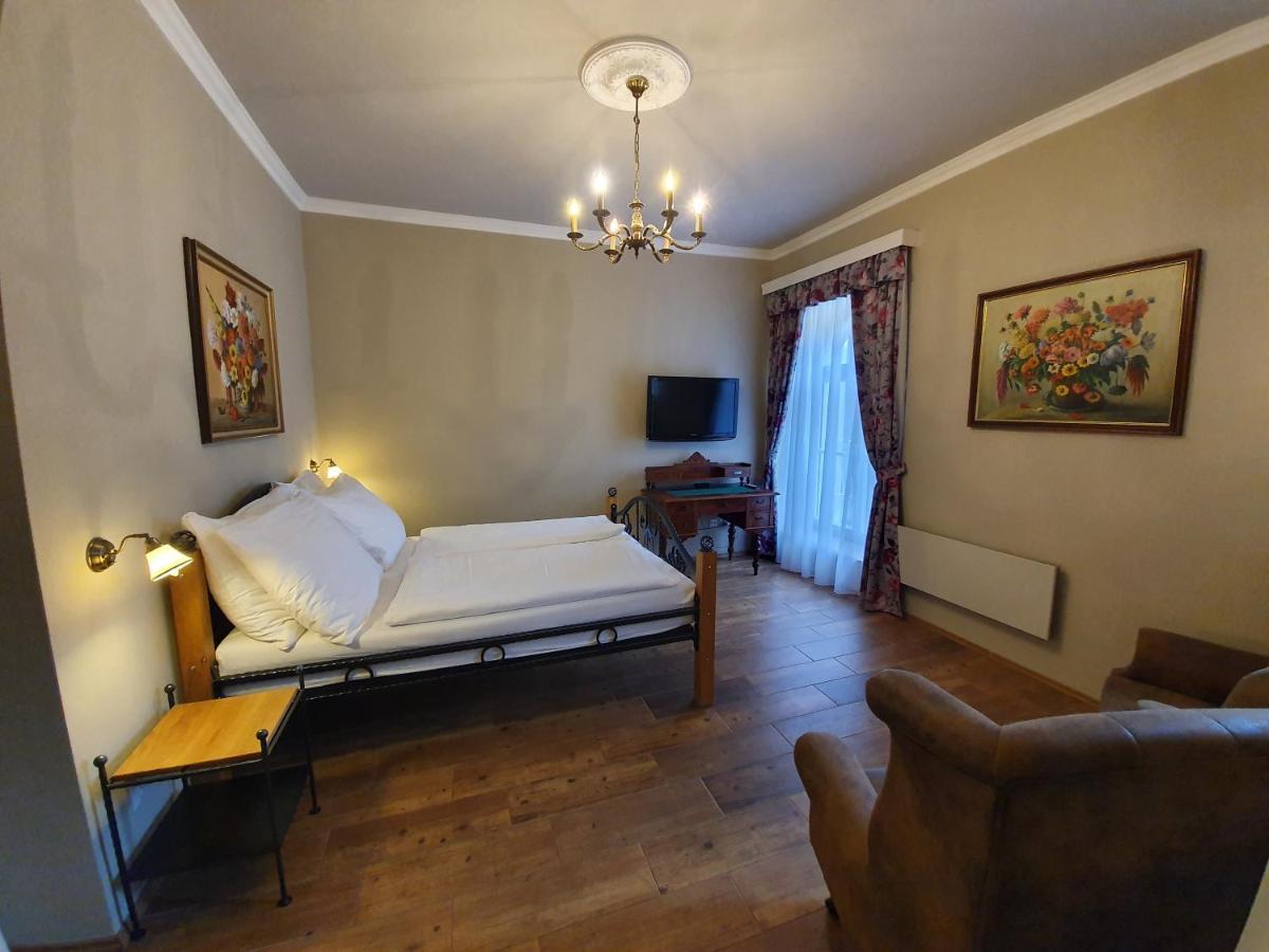 Lesni Hotel Perslak Нова-Быстршице Экстерьер фото