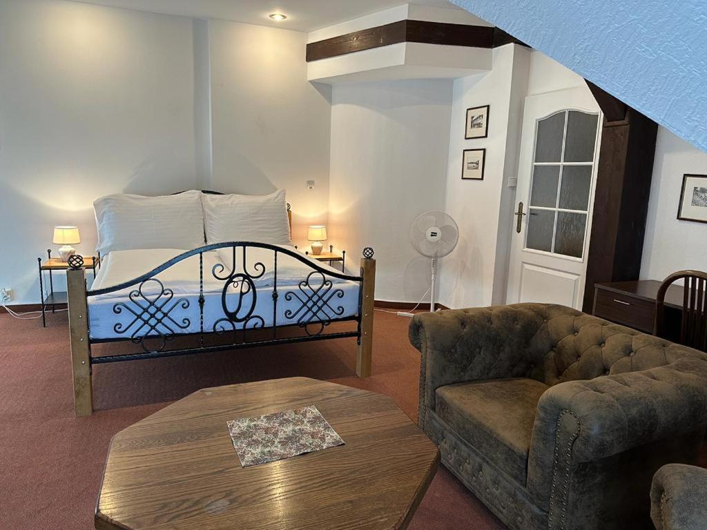 Lesni Hotel Perslak Нова-Быстршице Экстерьер фото