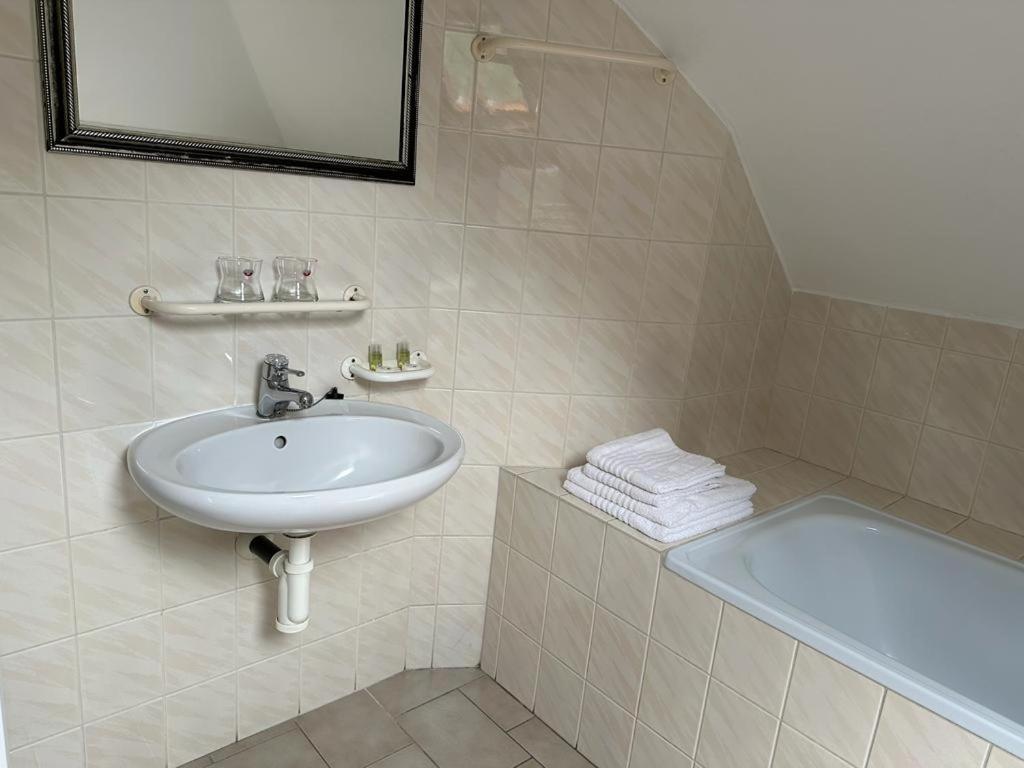 Lesni Hotel Perslak Нова-Быстршице Экстерьер фото